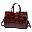 Bolsa Feminina em Couro Detalhado - Pague 1 Leve 3