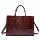 Bolsa Feminina em Couro Detalhado - Pague 1 Leve 3