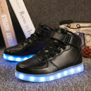 Tênis com LED e carregador USB (tamanho 24 a 35)